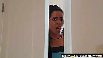 Follando A Una Milf Caliente En Medias - Brazzers