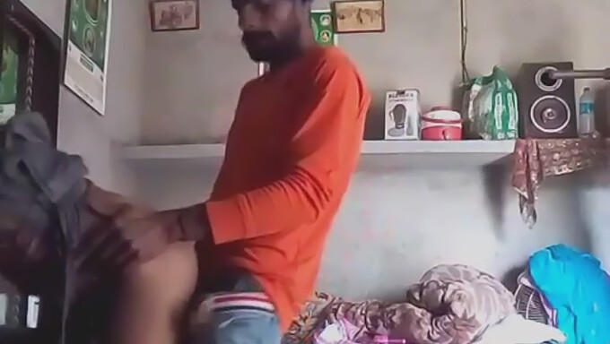 ¡la Bhabhi India Con Un Gran Culo Folla Por Detrás En Un Entorno De Pueblo Desi!