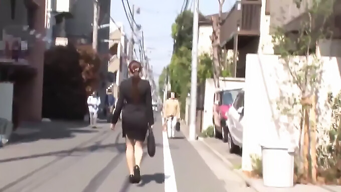 Lesbian Jepang Menikmati Aksi Strap-On Dalam Hd