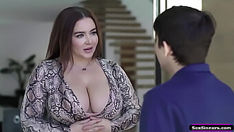 Milf Cu Sânii Mari Își Umple Gura Cu Penis În Acest Videoclip Fierbinte De Sex