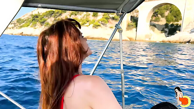 Yachting Babe Stacy Dává Ohromující Kouření A Dostává Výstřik