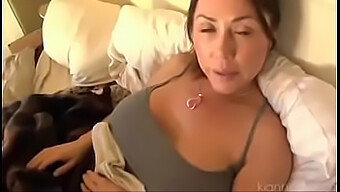 હોર્ની Milf ચાર્જ લે છે અને કોક સાથે ચોદે છે Pov